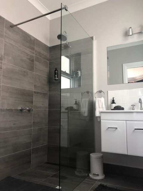 Number 10 -King Bed With Breakfast - Hotels Melbourne 1