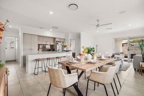 Oasis Retreat In Coomera - Hotels Melbourne 1