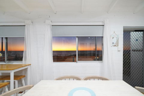 OCEA84 - Quinns Beach Shack: Ocean Views - Hotels Melbourne 1