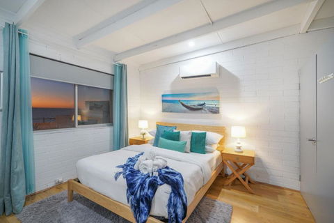 OCEA84 - Quinns Beach Shack: Ocean Views - Hotels Melbourne 2