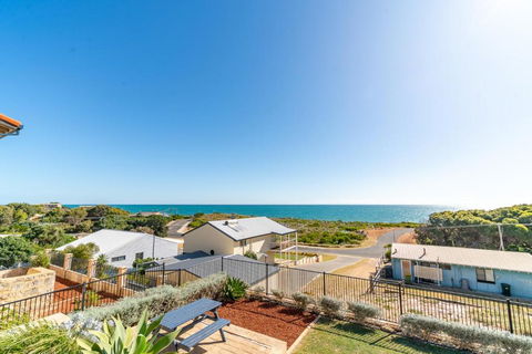 Ocean View Retreat - Best View In Town - Hotels Melbourne 3