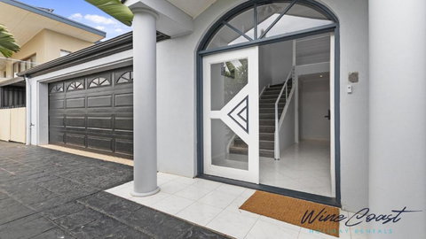 Ocean Views And Vineyards By Wine Coast Holiday Rentals - Hotels Melbourne 1