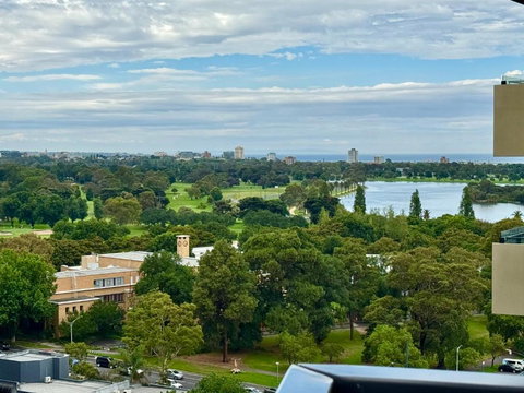 Panoramic View - Albert Park Lake & Shrine Views - Hotels Melbourne 0