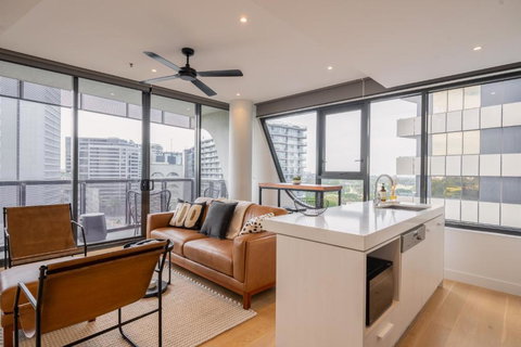 Panoramic View - Albert Park Lake & Shrine Views - Hotels Melbourne 1