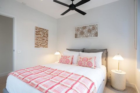 Panoramic View - Albert Park Lake & Shrine Views - Hotels Melbourne 3