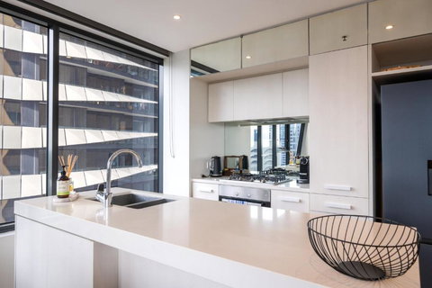 Panoramic View - Albert Park Lake & Shrine Views - Hotels Melbourne 2