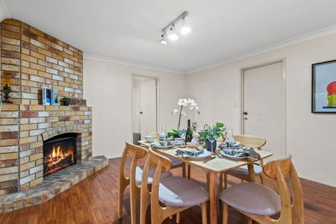 Peaceful 4BR At Sunnybank CBD With 2Parking Yard And Mall - Hotels Melbourne 0