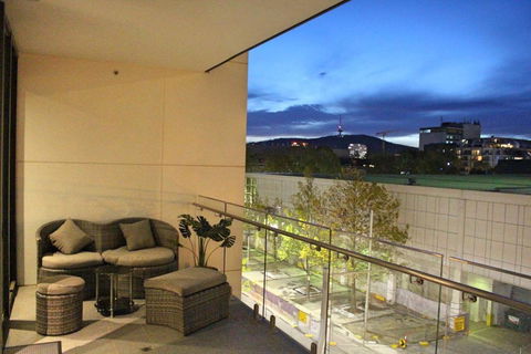 Perfectly Located Modern Apartment - Canberra CBD - Hotels Melbourne 0