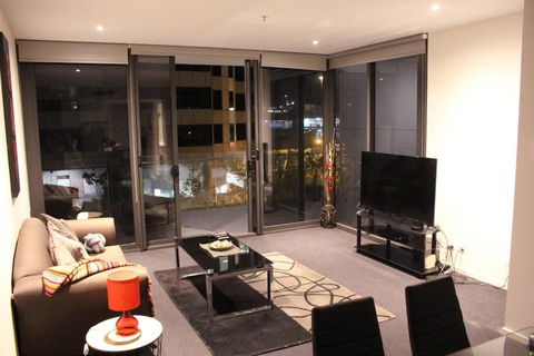 Perfectly Located Modern Apartment - Canberra CBD - Hotels Melbourne 1