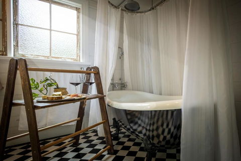 Pet-Friendly Blue Mountains Cottage With Indoor Fireplace - Hotels Melbourne 1