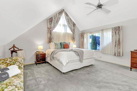 Picket Fence Cottage - Steps From Adelaide Oval - Hotels Melbourne 2