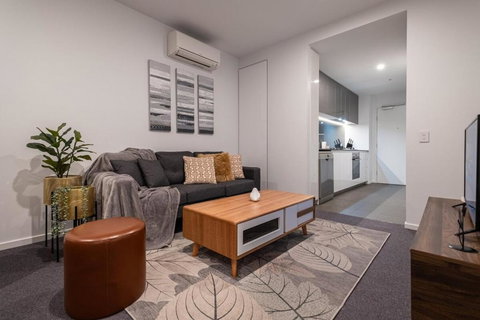 Pleasant &bright 2br2ba Apt Footscray Pool - Hotels Melbourne 0