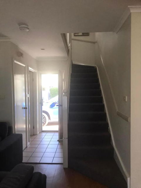 Poppies Lakeview Terrace - 2 Bedroom - Hotels Melbourne 2