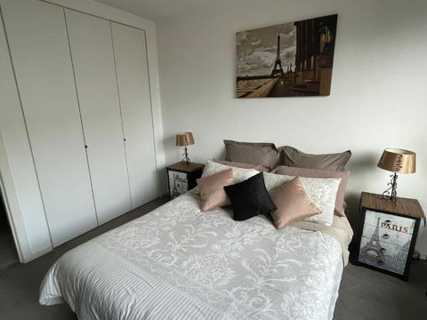 Radiance - Chic Fitzroy Street Apartment - Hotels Melbourne 1