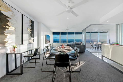 Q Tower Apartments In Surfers Paradise - From Level 3 - Self Contained & Privately Managed - Wow Stay - Hotels Melbourne 1