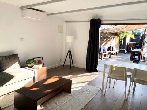Quite, Quaint & Private Guesthouse, Sleeps 6 - Hotels Melbourne 2