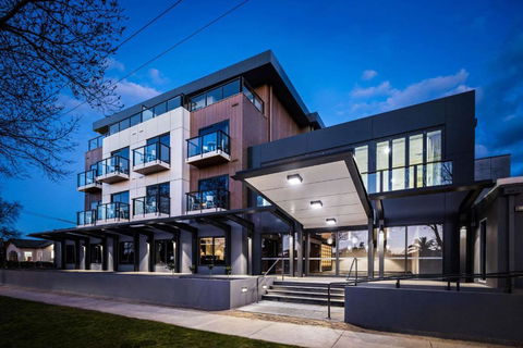 Quality Hotel Lakeside - Hotels Melbourne 0