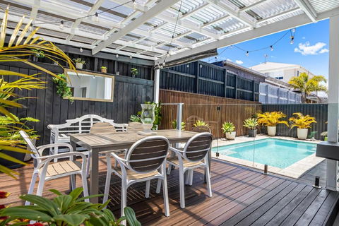 Premium 4-Bed Coastal Escape With BBQ And Pool - Hotels Melbourne 0