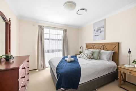 Private Ensuite Queen Room - Centrally Located At Milperra - Hotels Melbourne 0