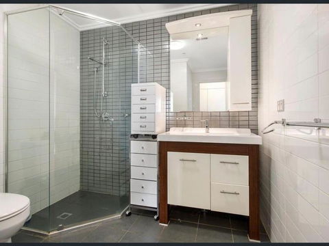 Private Room With Shared Washroom Only In 3bhk Apartment - Hotels Melbourne 2