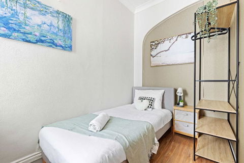 Private Single Room - Conveniently Located At Glebe - Shared Bathroom - Hotels Melbourne 0