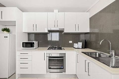 Private Single Room - Conveniently Located At Glebe - Shared Bathroom - Hotels Melbourne 3