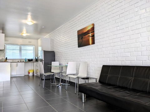PROMO!!! 2-Bedroom Home Near Airport, Train Station! - Hotels Melbourne 1