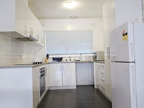 PROMO!!! 2-Bedroom Home Near Airport, Train Station! - Hotels Melbourne 2