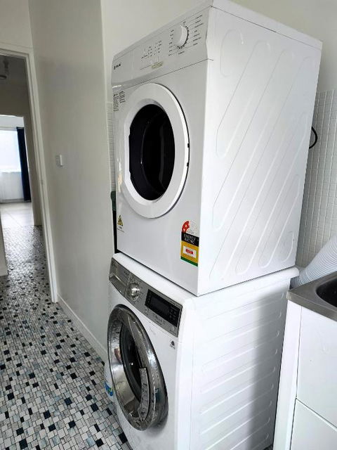 PROMO! Near Train Station, FREE WIFI! - Hotels Melbourne 1