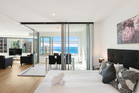 Q Tower Amazing Ocean Views 22nd Level Heated Pools Sleeps 6 - Optimise BNB - Hotels Melbourne 1
