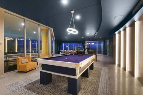 Q1 Skyview Retreat - Level 31 Spectacular Views - Hotels Melbourne 3