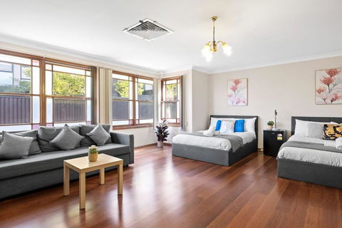 Quadruple Room W Ensuite In Gordon Near Train & Bus - Hotels Melbourne 0