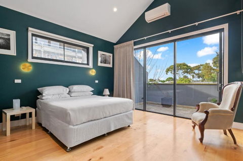 Quaint 4-Bed With Backyard 5-Min To The Beach - Hotels Melbourne 1