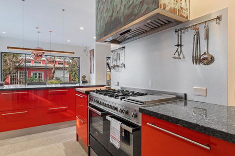 Quaint 4-Bed With Backyard 5-Min To The Beach - Hotels Melbourne 2