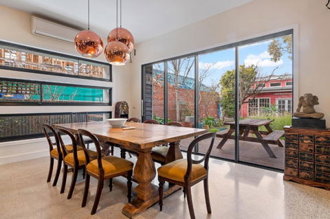Quaint 4-Bed With Backyard 5-Min To The Beach - Hotels Melbourne 3