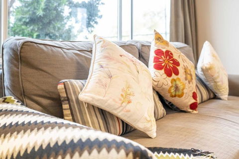 Quaint Auchenflower 1B1B Apt W Parking Close To UQ - Hotels Melbourne 1