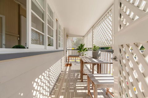 Quaint & Cosy 1 Bedroom Apartment In Queenslander. - Hotels Melbourne 0