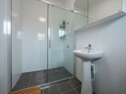 Quaint Double Or Queen Room - Mins To Stations&UNSW - Shared Bathroom - Hotels Melbourne 3