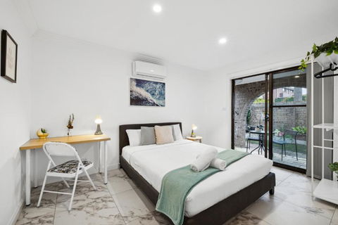 Quaint Double Room - Centrally Located At Glenfield - Shared Bathroom - Hotels Melbourne 0