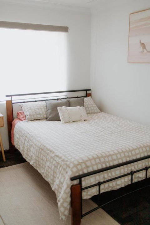 Quiet Corner Sleeps 4, Near Perth & Fremantle - Hotels Melbourne 3