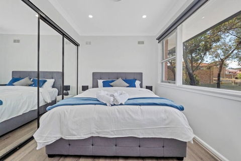Quiet Elevated Serene Home (Top) - Hotels Melbourne 2