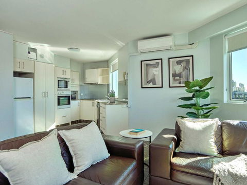 Quiet Location Close To It All - Hotels Melbourne 3