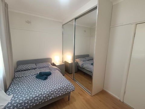 Quiet Room With Air Conditioning - E4 - Hotels Melbourne 1