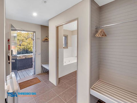 Ramshead Creek 1 - Hotels Melbourne 1