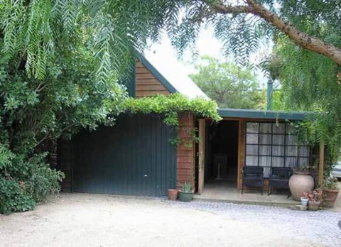 Red Brier Cottage Accommodation - Hotels Melbourne 3