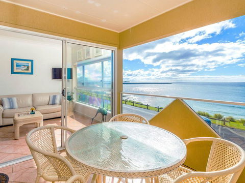 Avalon 1 - Overlooking Beautiful Convent Beach - Hotels Melbourne 0