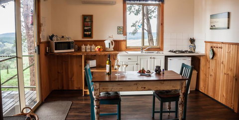 Balingup Heights Hilltop Forest Cottages - Hotels Melbourne 3
