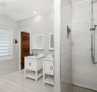 Bathers across the bay from Port Douglas - Hotels Melbourne