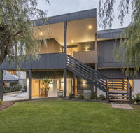 Bay View Retreat - Stunning Ocean Views and 300 metres To Beach - Hotels Melbourne