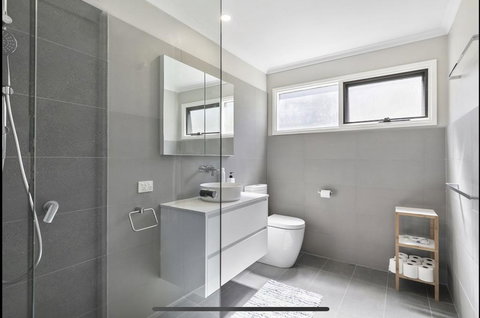 Bay Views Lorne - Hotels Melbourne 3